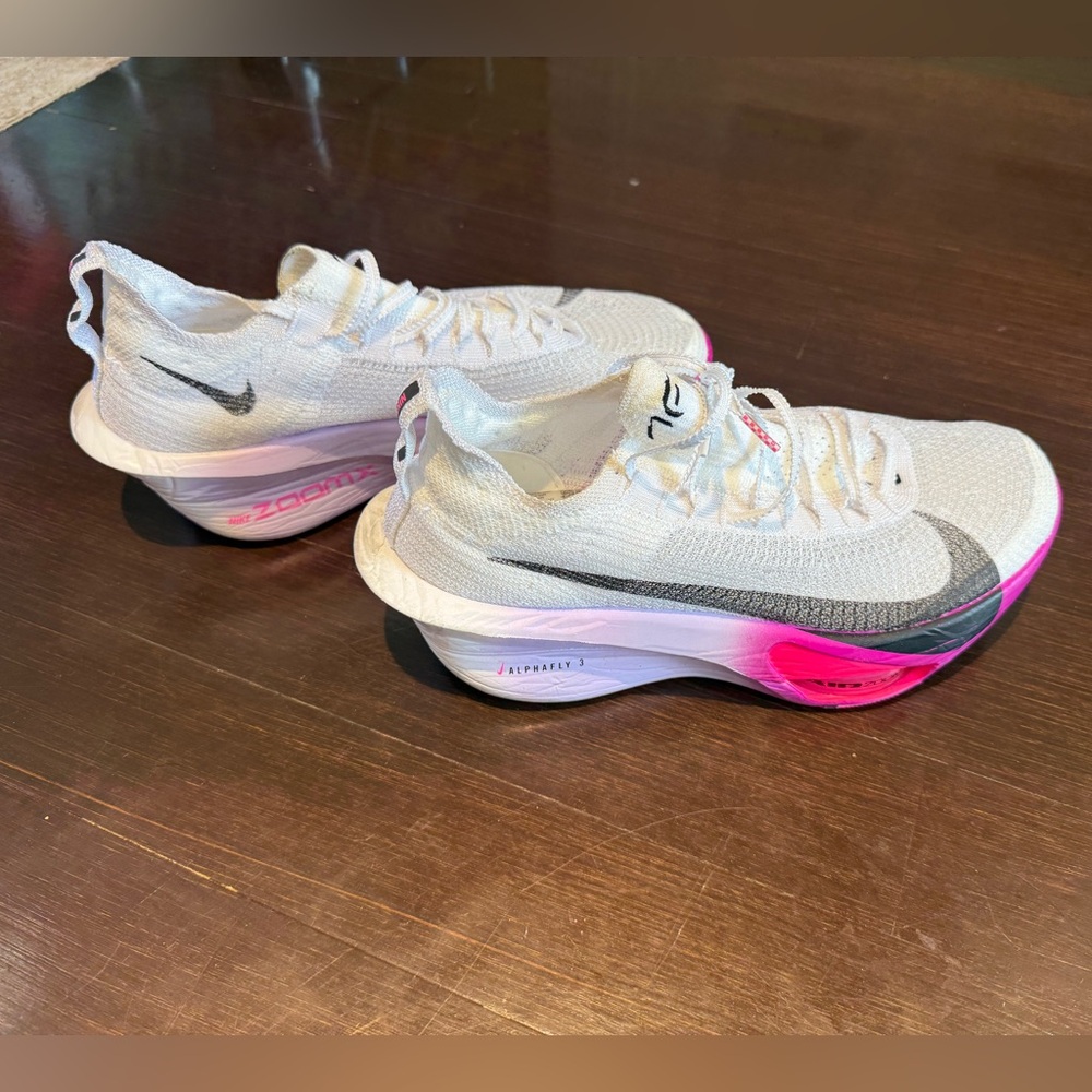 Nike Women's White and Pink Athletic Shoes